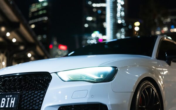 Sulaukė policijos vizito: itin pavojingas „Audi“ vairuotojo šou internete baigėsi labai liūdnai