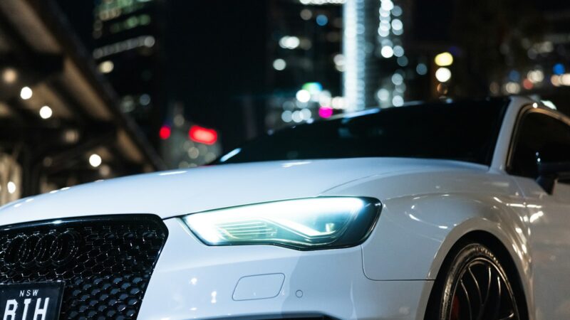 Sulaukė policijos vizito: itin pavojingas „Audi“ vairuotojo šou internete baigėsi labai liūdnai