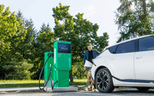 Plečiama elektromobilių infrastruktūra: pernai įrengtos dar 91 įkrovimo stotelės