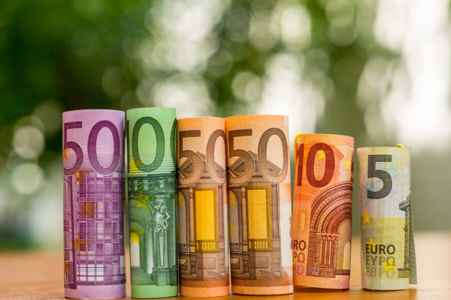 Radioaktyvūs pinigai jau pasienyje: sustabdyta moteris, bet kiek tokių banknotų dar cirkuliuoja?