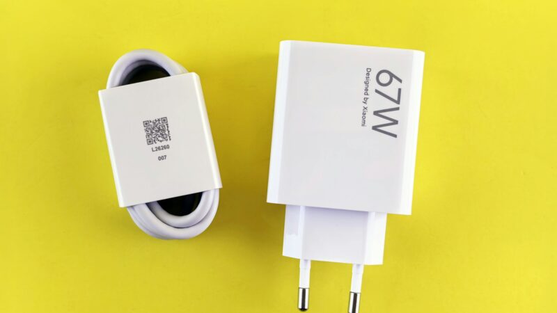 Elektriko perspėjimas šokiruoja: viena dažna klaida su pakrovėju rozetėje gali baigtis gaisru