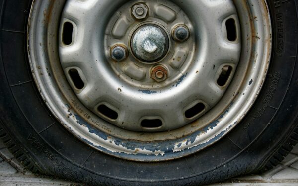 Tai nebūtinai reiškia, kad padanga kiaura: vairuotojai dažnai to net nepastebi, bet tai kelia riziką