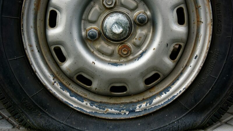 Tai nebūtinai reiškia, kad padanga kiaura: vairuotojai dažnai to net nepastebi, bet tai kelia riziką