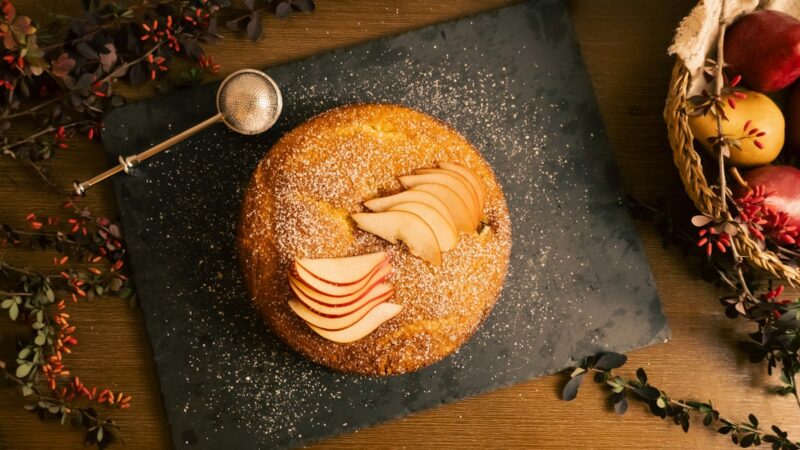 Geriausias šio savaitgalio kepinys: pasigaminkite švelnų kriaušių pyragą be miltų