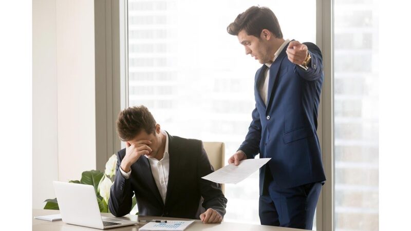 Gresia milžiniškos kompensacijos: spaudimas išeiti prieš pensiją atsisuka prieš darbdavius