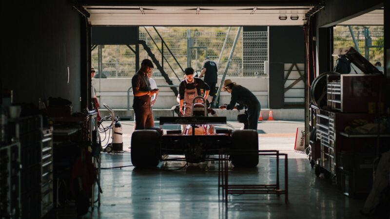 „McLaren“ pasiekė reti rekordą: dar nepristatytas F1 bolidas parduotas už įspūdingą sumą