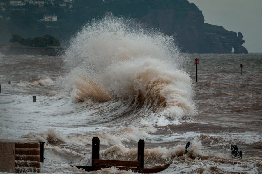 sea waves crashing on shore during daytime