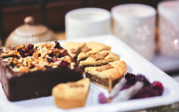 Gydytojai įspėja: kodėl saldumynai yra būtini moters organizmui?