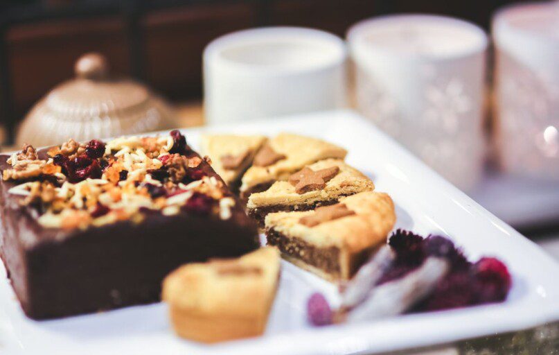 Gydytojai įspėja: kodėl saldumynai yra būtini moters organizmui?