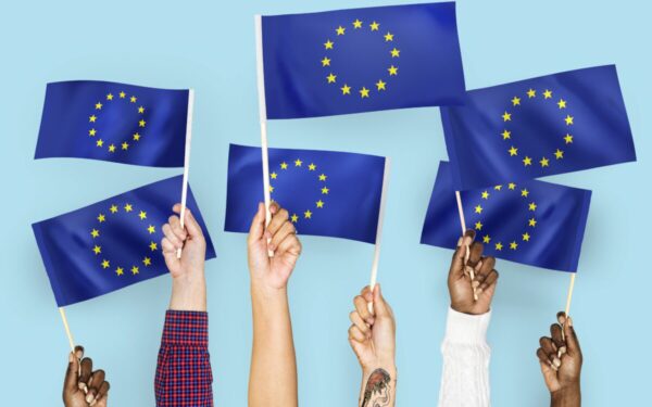 Ar Lenkija gali pasukti kitu keliu: apklausa parodė, kiek žmonių palaiko narystę ES