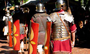 Iki 30 cm ilgio kirmėlės karių kūnuose: naujas tyrimas atskleidė purviną Romos armijos kasdienybę