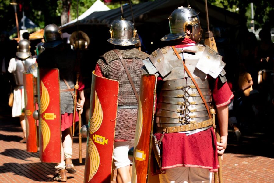 Iki 30 cm ilgio kirmėlės karių kūnuose: naujas tyrimas atskleidė purviną Romos armijos kasdienybę