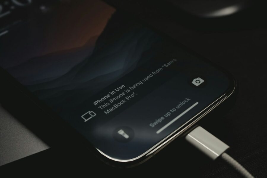 Jūsų telefonas kelia grėsmę: „iPhone 17“ turėtojai susiduria su rimtomis problemomis