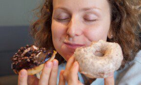 Kaip atsikratyti įpročio persivalgyti? Mitybos specialistės patarimai