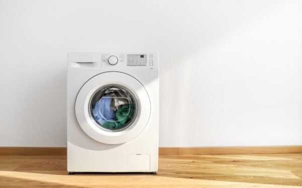 Kam skalbyklės apačioje yra skirtos durelės ir kodėl kartais jas reikia atidaryti?