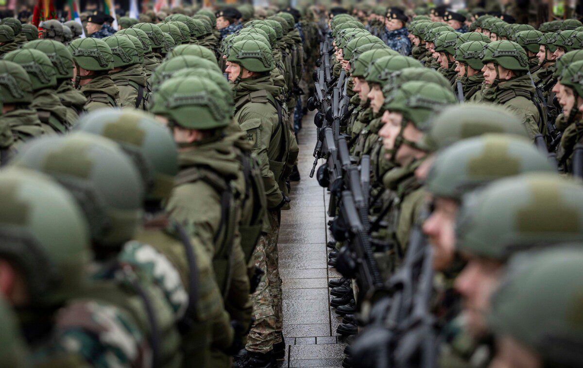 Rusijos verbavimo mastai smunka: premijos kariams mažėja, žuvusiųjų – dešimtys tūkstančių