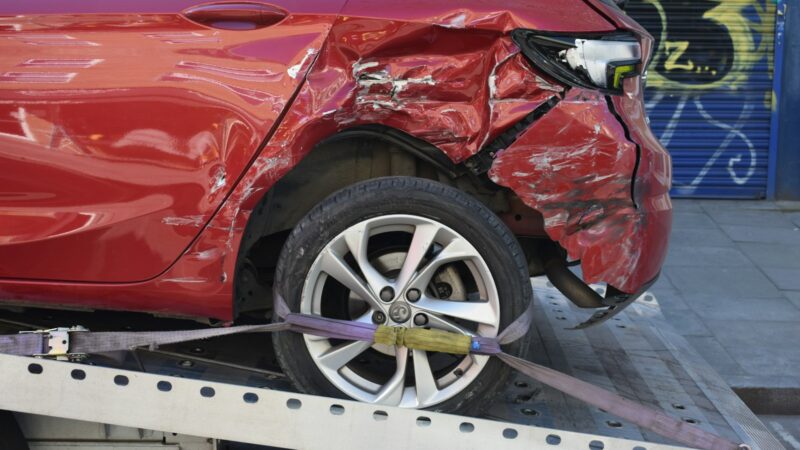Kaip saugiai vilkti automobilį? Štai kodėl vilkimas dažnai baigiasi avarija ar dar vienu gedimu
