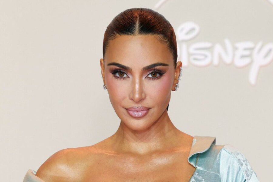 Kim Kardashian apranga šokiravo internautus, drabužius vadina visiška nesąmone