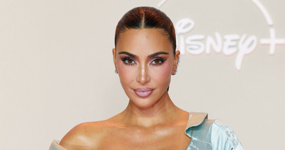 Kim Kardashian apranga šokiravo internautus, drabužius vadina visiška nesąmone