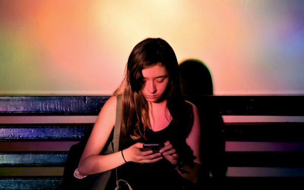 Griežtas sprendimas Prancūzijoje: paaugliai iki 15 metų gali likti be socialinių tinklų