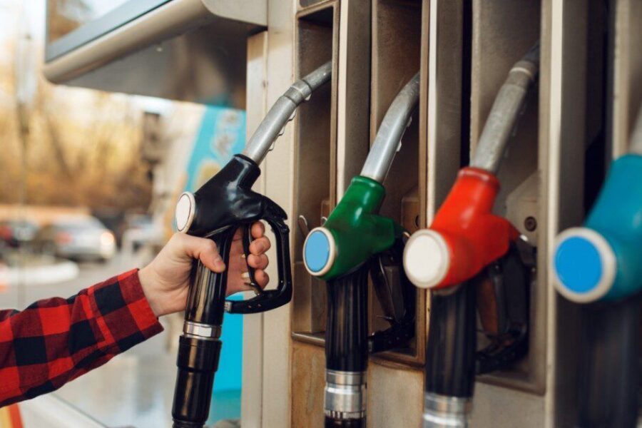 Brangstant naftai ieškoma sprendimų: premjerė prabilo apie žingsnį, galintį smarkiai paveikti kainas