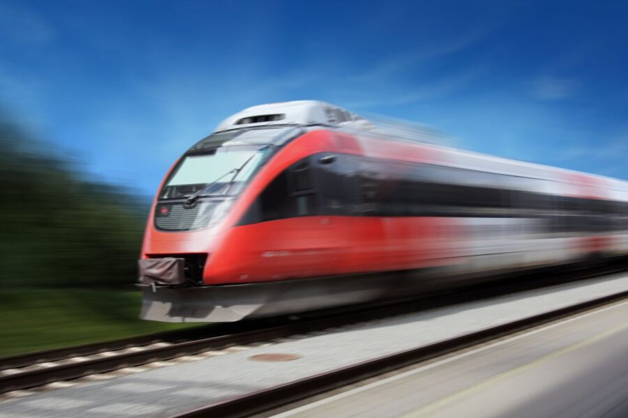 Lenkija ruošiasi geležinkelių revoliucijai: 320 km/val. traukiniai jau ant horizonto!