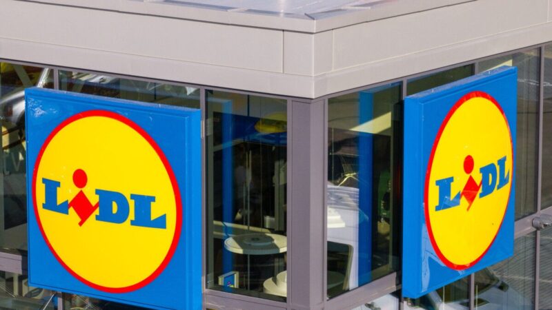 Pamiršote telefoną, bet norite nuolaidų? Sužinokite, kokį sprendimą savo pirkėjams paruošė „Lidl“