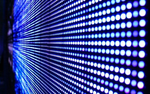Kembridžo mokslininkai sulaužė fizikos ribas: LED technologija gali pasikeisti visam laikui