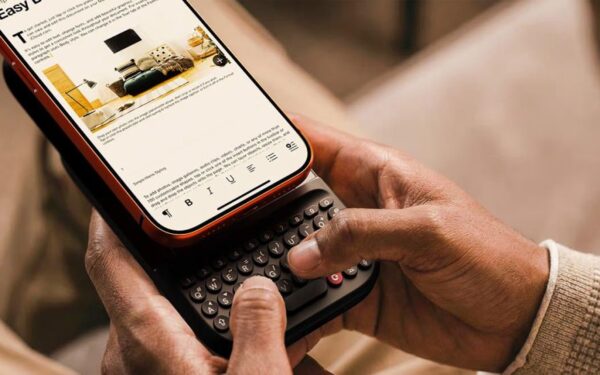 Svajonių aksesuaras telefonui: pristatė priedą, kuris gali pakeisti klaviatūros ekraną