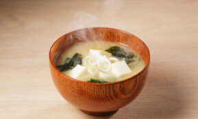 Miso pasta: kodėl šis japoniškas supermaistas gali pagerinti virškinimą