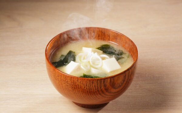 Valgomasis stebuklas iš Japonijos: miso pasta stiprina imunitetą, bet slepia ir pavojų