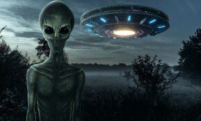 Mokslininkai turi netikėtą teoriją: ateiviai gali bendrauti kaip jonvabaliai