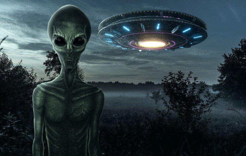 Mokslininkai turi netikėtą teoriją: ateiviai gali bendrauti kaip jonvabaliai