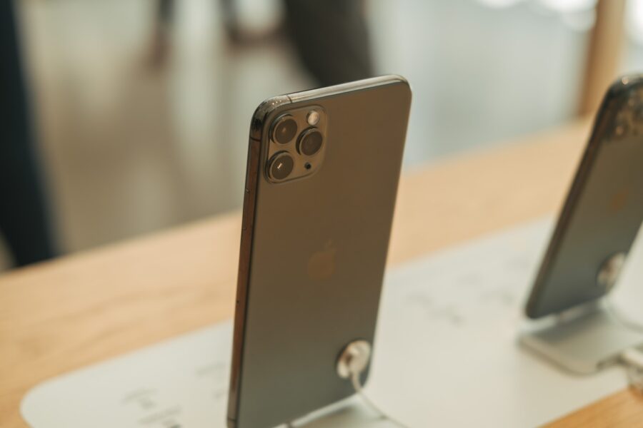 black iPhone 11