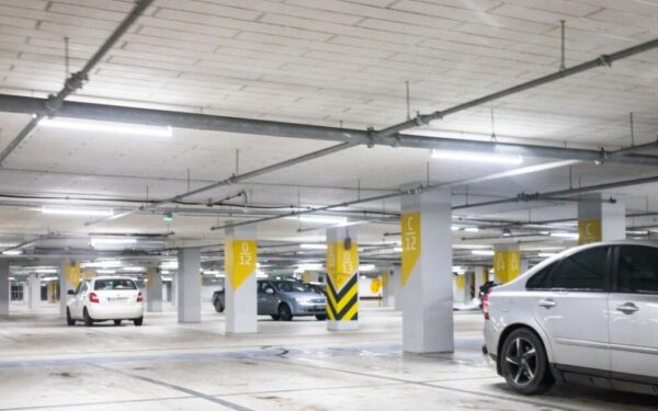 Negalite prisiminti kur pastatėte automobilį? Itin paprasta gudrybė, kuri išgelbės šioje situacijoje