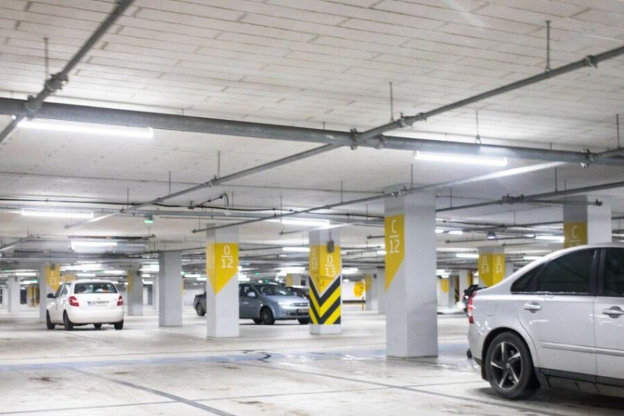 Negalite prisiminti kur pastatėte automobilį? Itin paprasta gudrybė, kuri išgelbės šioje situacijoje