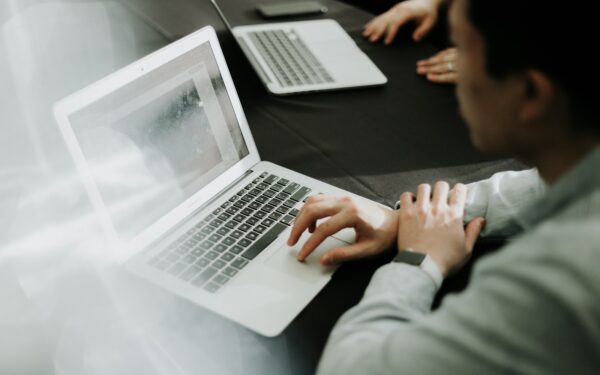 Ar dar prisimineta mIRC? 2000 interneto fenomenas, kuris formavo Lietuvos skaitmeninę kultūrą