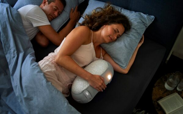 Pamirškite apie skaudančią nugarą: tereikia žinoti vieną paprastą triuką su pagalve