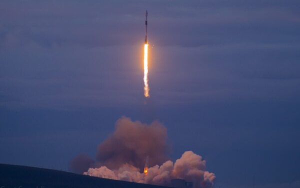 Elonas Muskas nutraukė tylą apie „SpaceX“ planus: įvardijo datą, kada kils galingiausia visų laikų raketa