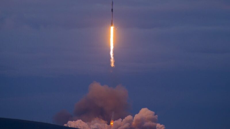 Elonas Muskas nutraukė tylą apie „SpaceX“ planus: įvardijo datą, kada kils galingiausia visų laikų raketa