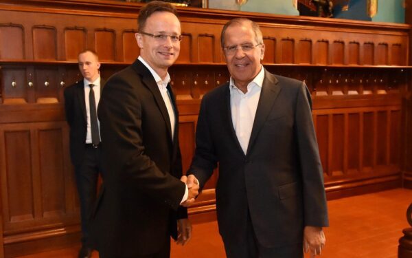 Slaptas pokalbis buvo paviešintas: ką Vengrijos ministras kalbėjo apie sankcijas su Rusija