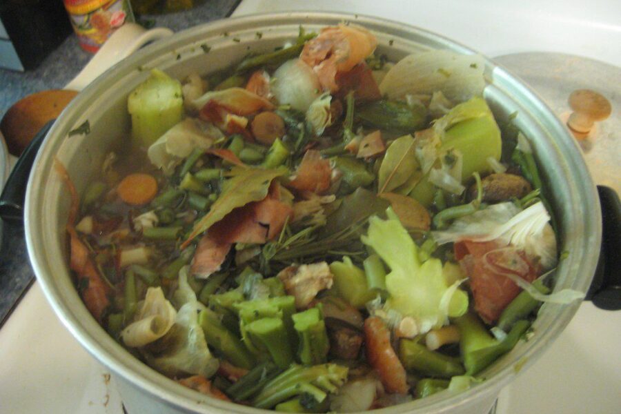 Viską lemia gaminimas: gastroenterologai pataria, kaip paruošti skrandžiui draugišką sriubą