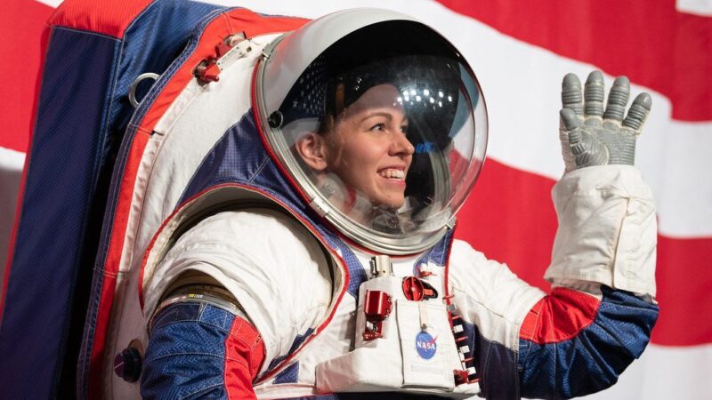 Mėnulyje gali atsirasti ypatingas vardas – astronautų siūlymas susijęs su jautria asmenine istorija