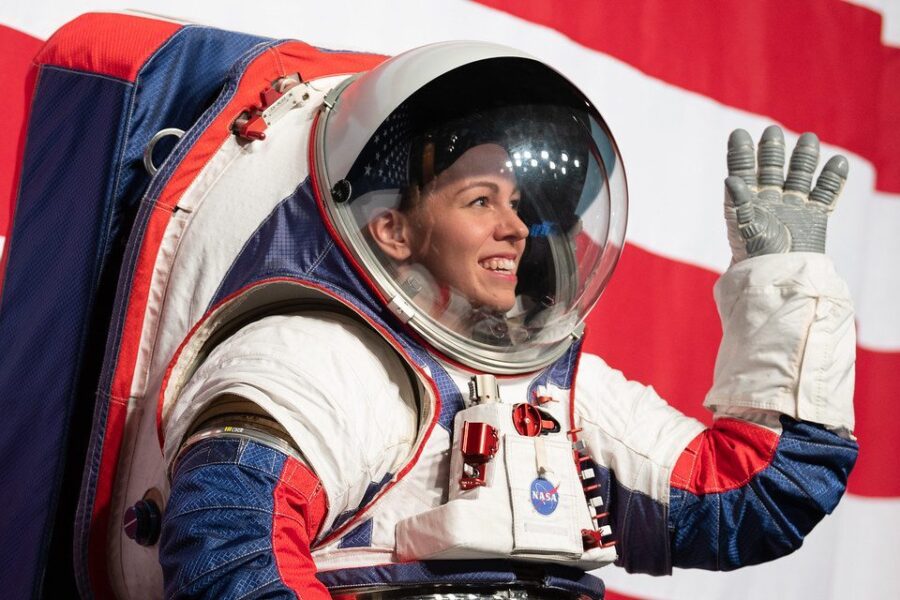 Mėnulyje gali atsirasti ypatingas vardas – astronautų siūlymas susijęs su jautria asmenine istorija