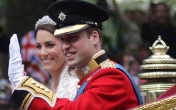 Princesė Kate Middleton vadinama influencere: sužinokite, kodėl ją lygina su Elžbieta II