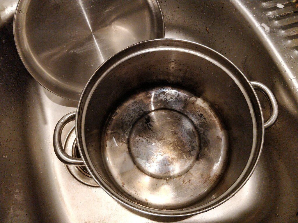 Pamirškite apie sudėtingą šveitimą: užtenka šio ingrediento ir pridegimų atsikratysite vos per 15 minučių