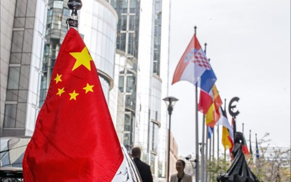 Istorinis susitikimas po beveik dešimtmečio tylos: Starmeris Pekine siunčia aiškią žinutę Kinijai