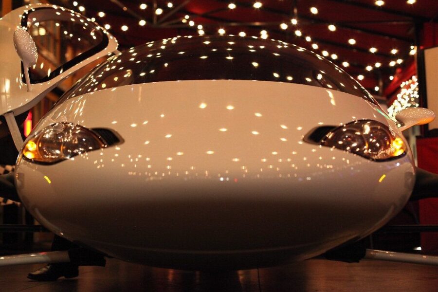 „Aptera“ pagamino pirmą serijinį saulės elektromobilį: prasideda bandymai ir sertifikavimas