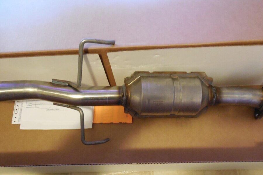 Bėga vanduo iš išmetimo vamzdžio? Vairuotojai ignoruoja, bet tai gali baigtis brangiu remontu