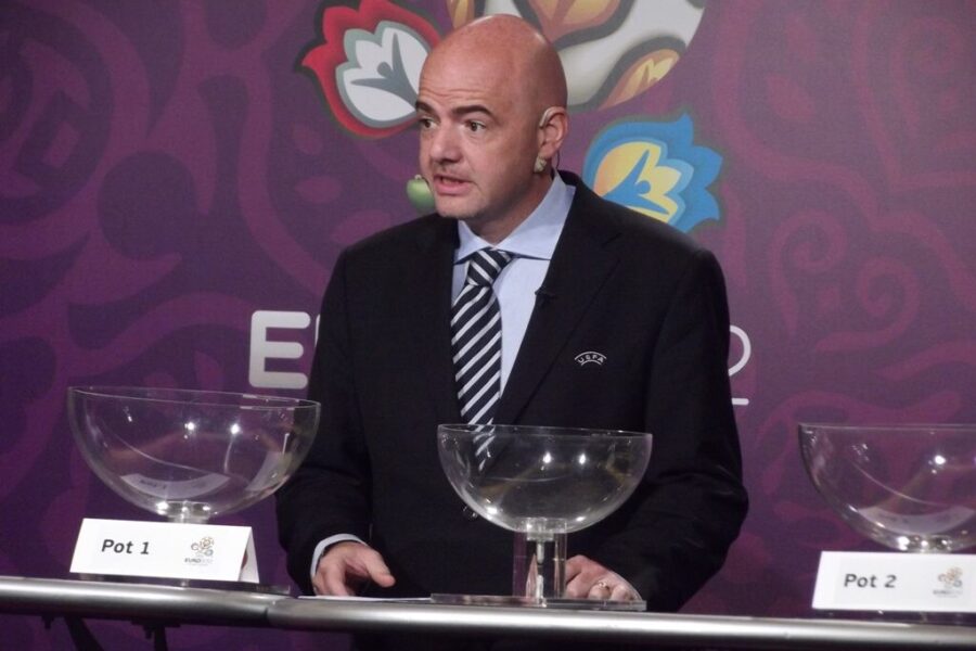 Tarptautinė įtampa auga: Ukrainos užsienio reikalų ministro kritika FIFA vadovui